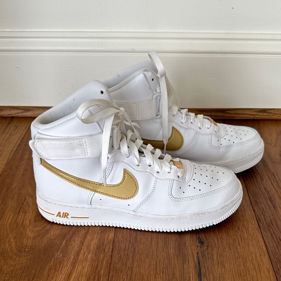 NIKE Air Force 1 High - Picture 3 of 10